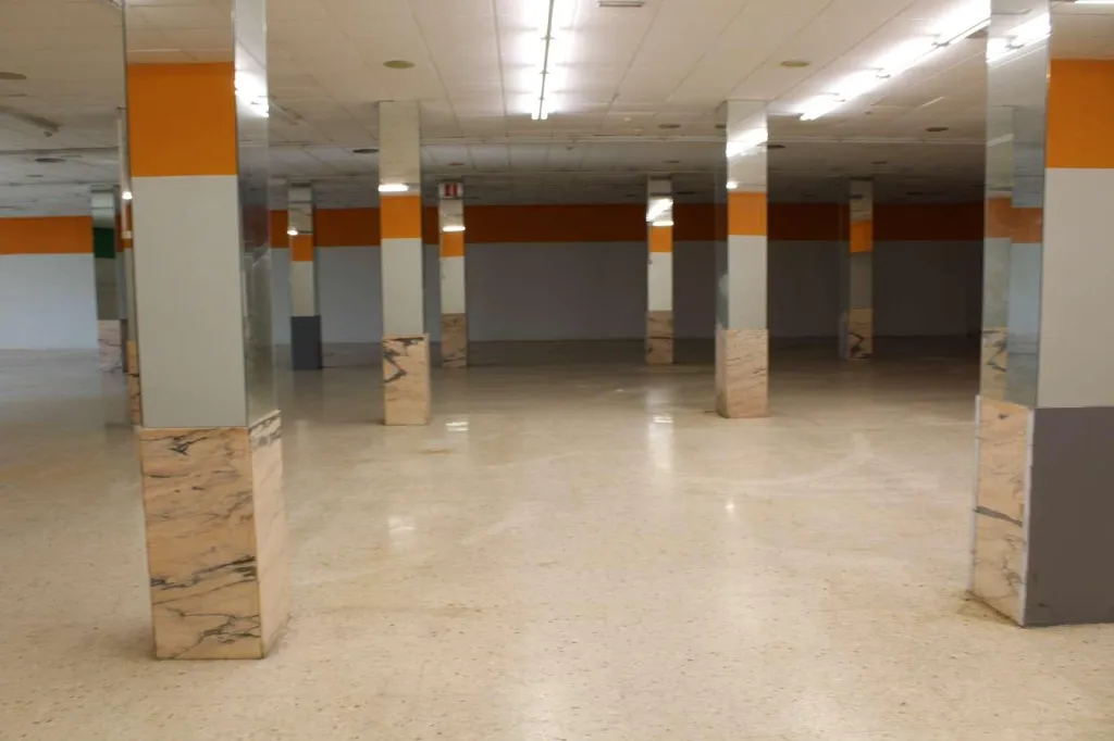 Toad - Commercial Space with Parking in Benicasim