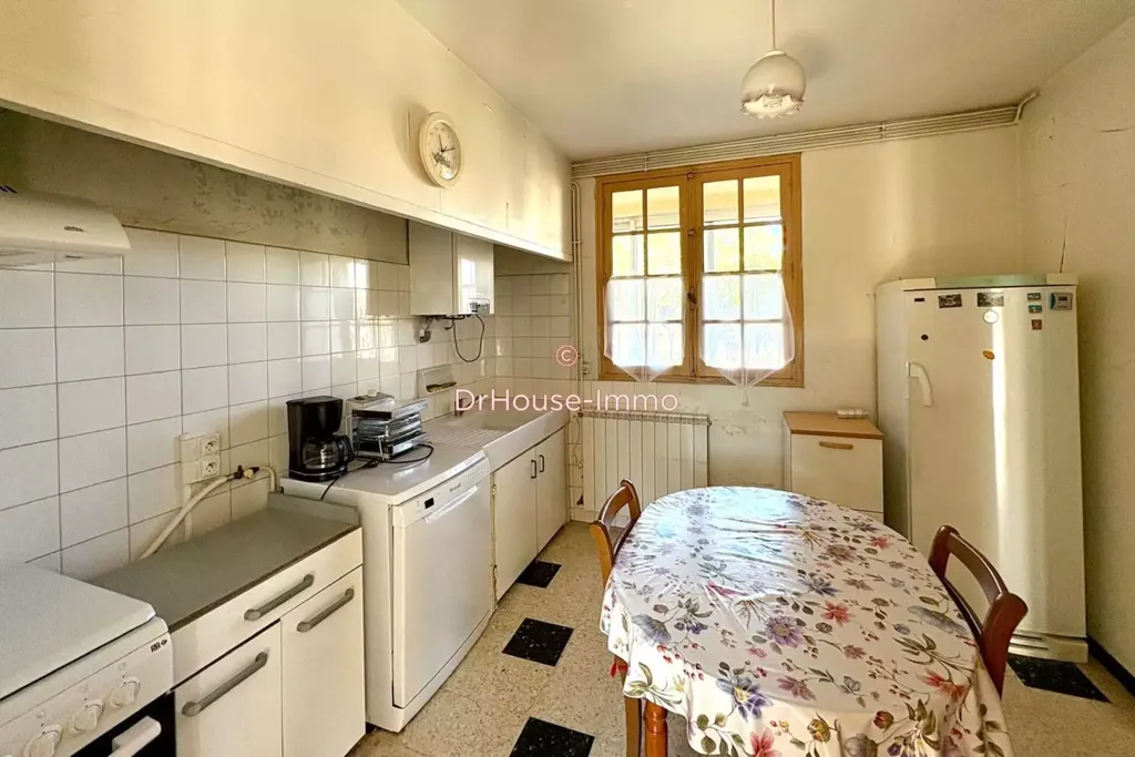 Köök - 70s House with Garden in Convenient Location