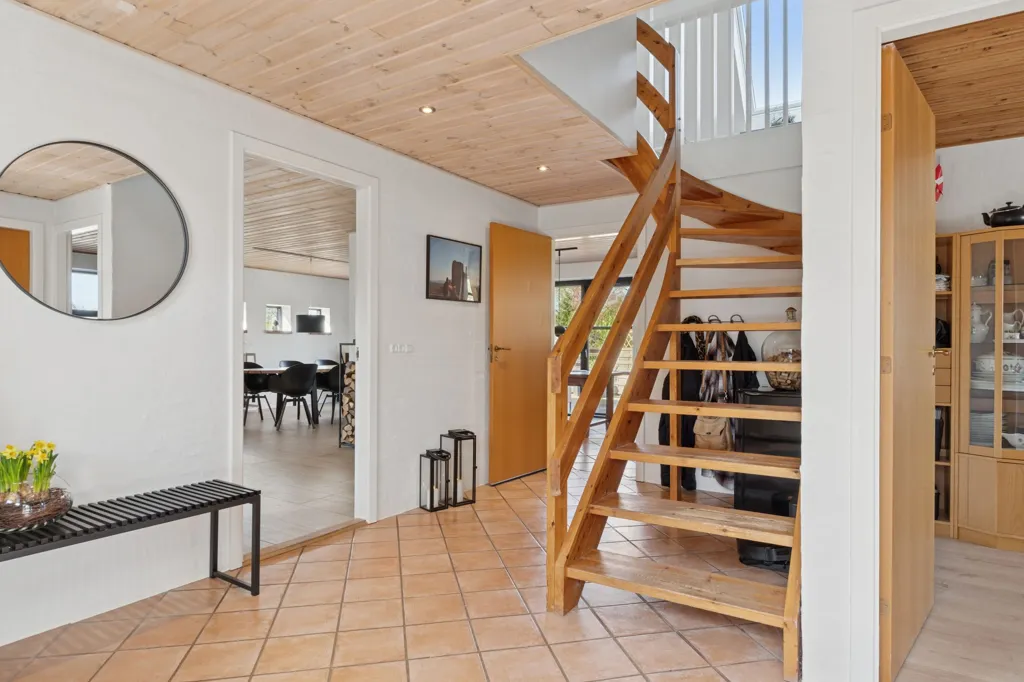 Esik - Modernised Villa with Solar Panels in Ørum