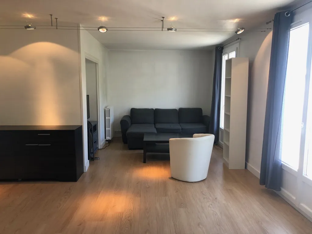 Séjour - Appartement Meublé avec Balcon à Périgueux