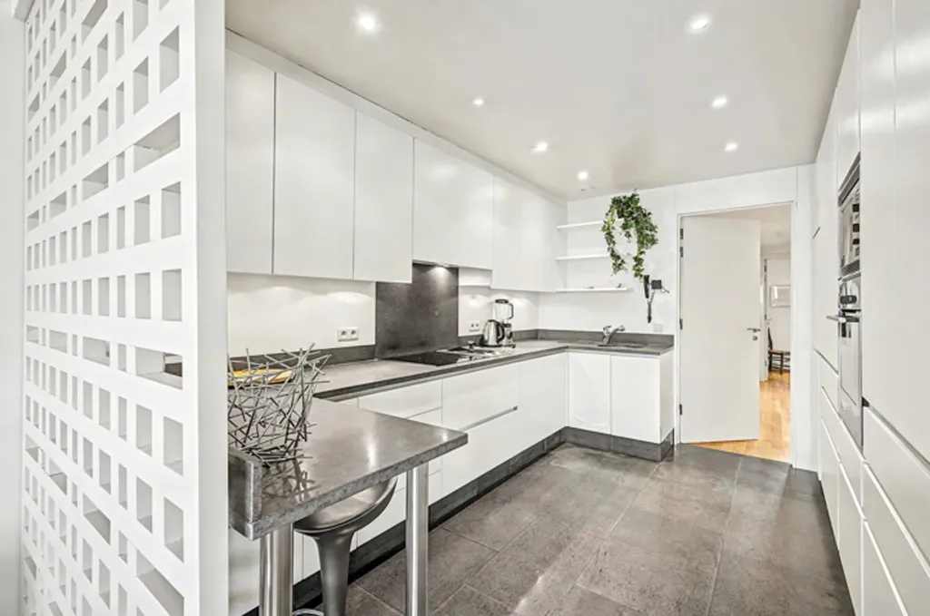 Kitchen - Spacious Flat with Terrace in Avenue Louise