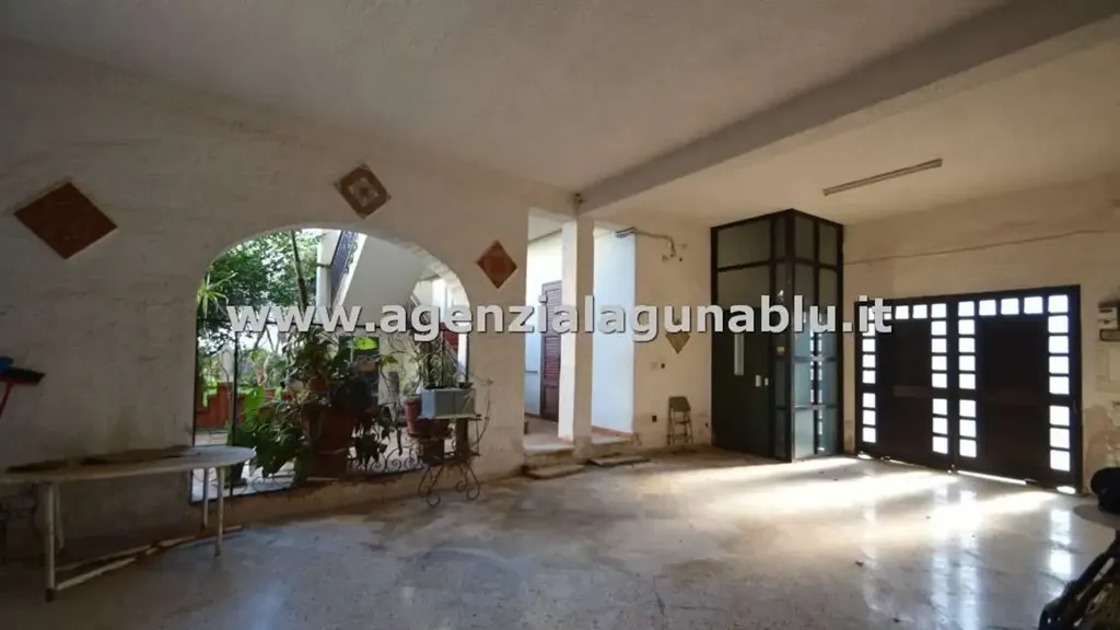 Esik - Villa with Multiple Units in Mazara del Vallo