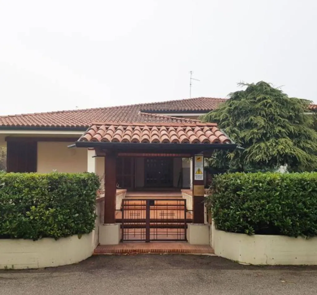 Exterior - Significant Villa with Garden in Guastalla