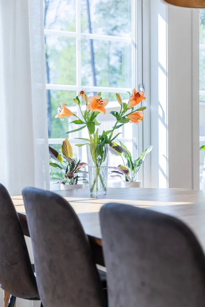 Salle à manger - Architectural Villa with Lake View in Järnevid