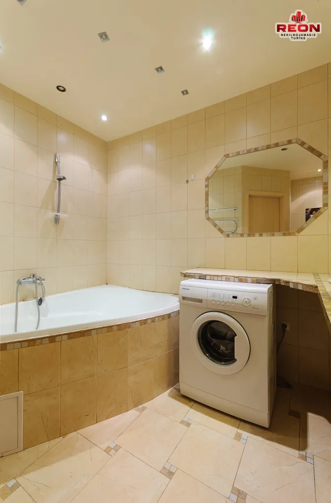 Salles de bain - Spacious Two-Bedroom Flat with Balcony in Vilnius