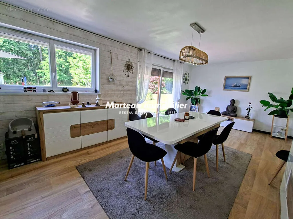 7-toaline maja asukohas Villaines-Sous-Luce