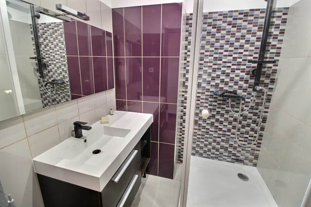 Salles de bain - Appartement 3 Pièces avec Balcon à Ajaccio