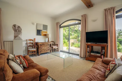 Elutuba - Restored Winemaker's Home with Pool in Azillanet