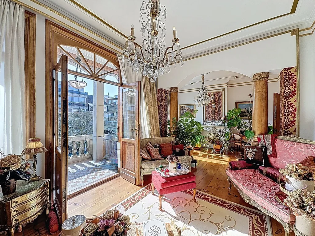 Elutuba - Art Deco Masterpiece with Garden in Prestigious Avenue