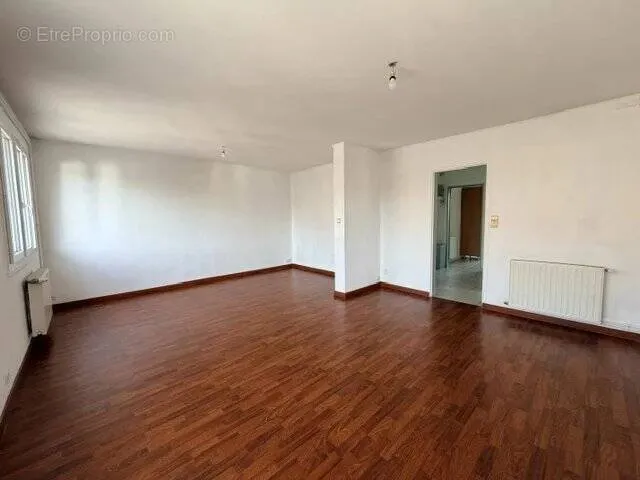 Elutuba - Apartment with Garage and Large Cellar in Gravigny