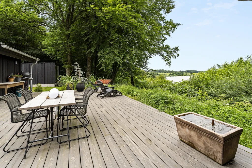 Terrazza - Modernised Holiday Home with Lake View in Dons