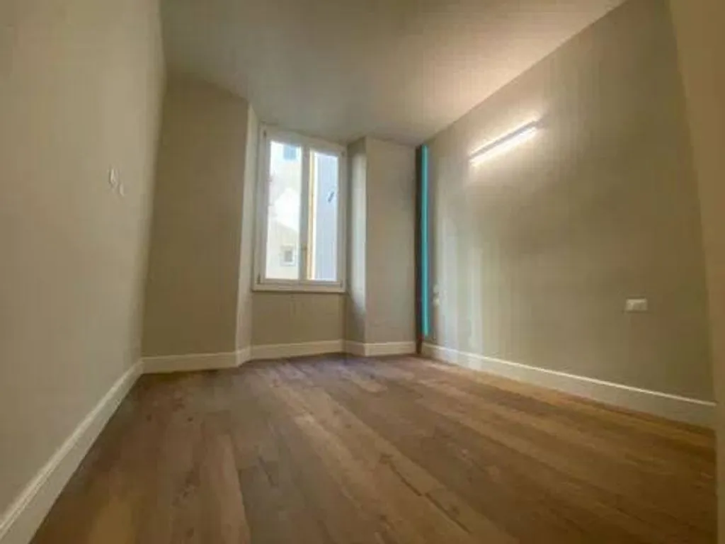Rooms - Luxury 4-Bedroom Apartment in Florence
