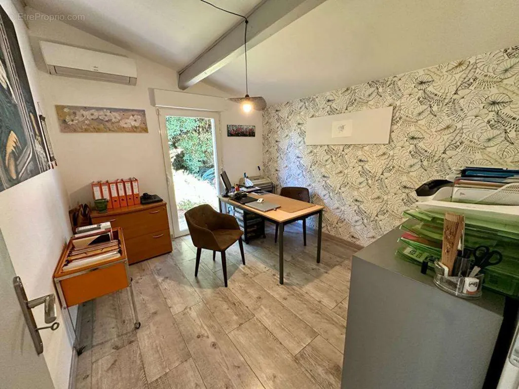 Bureau - Villa de Plain-pied avec Piscine entre Pignan et Cournonterral