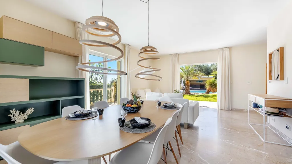 Dining Room - Luxury Villa with Pool and Sea View in Grimaud