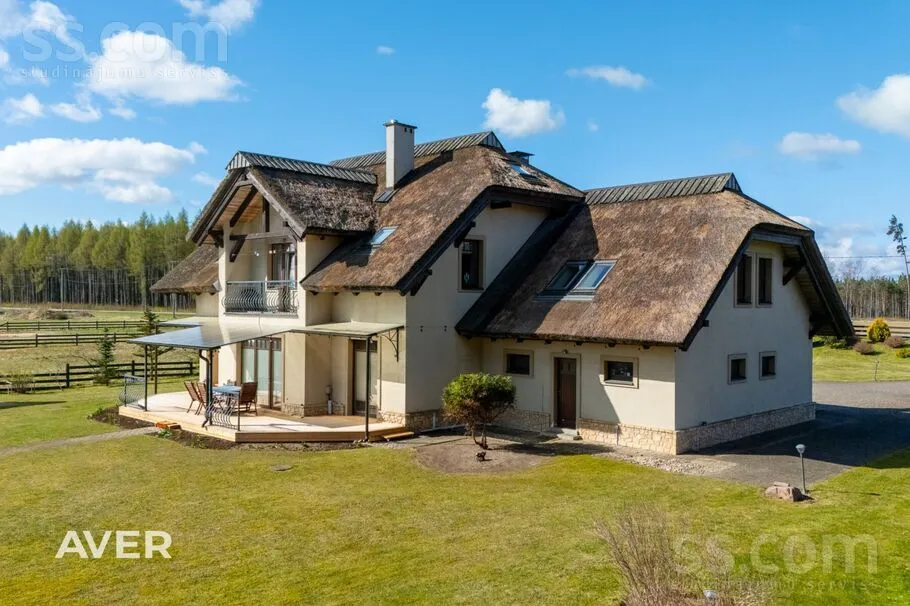 Vue aérienne - Detached House with Lake View in Sigulda
