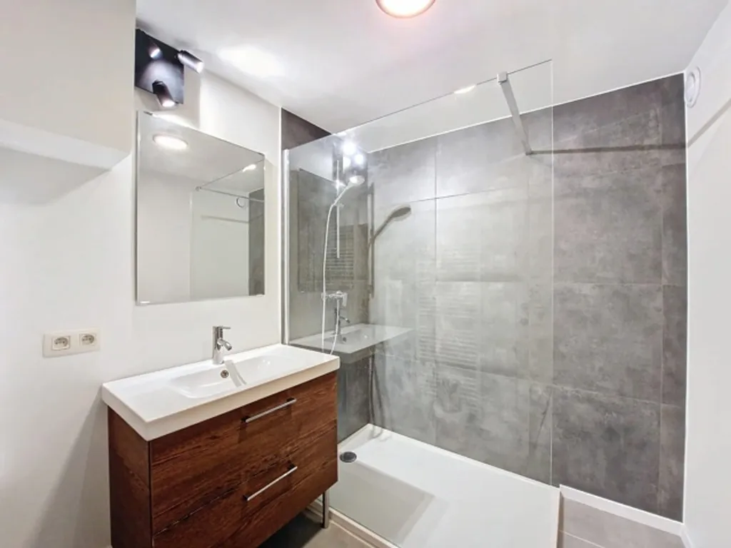 Vannitoad - Duplex Flat with Terrace in Namur