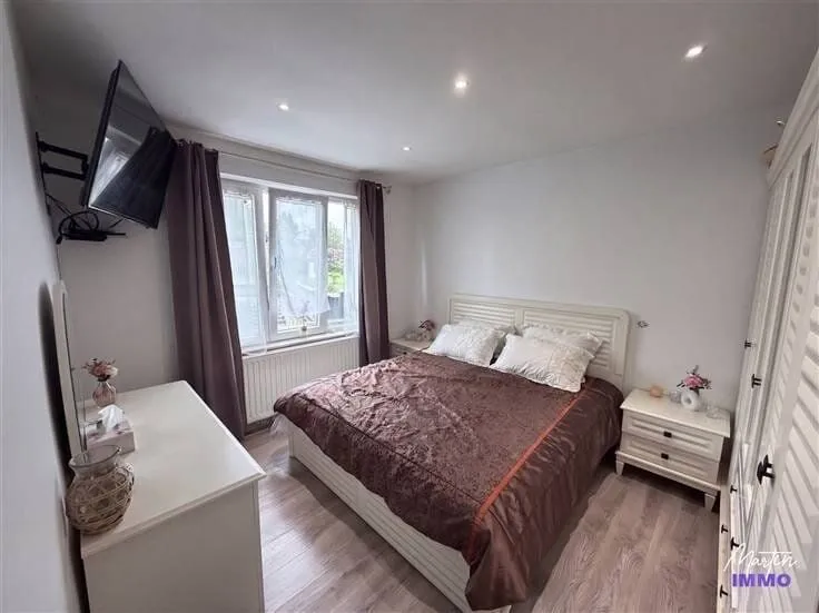 Camere da letto - 3-Garage Plot in Quiet Street