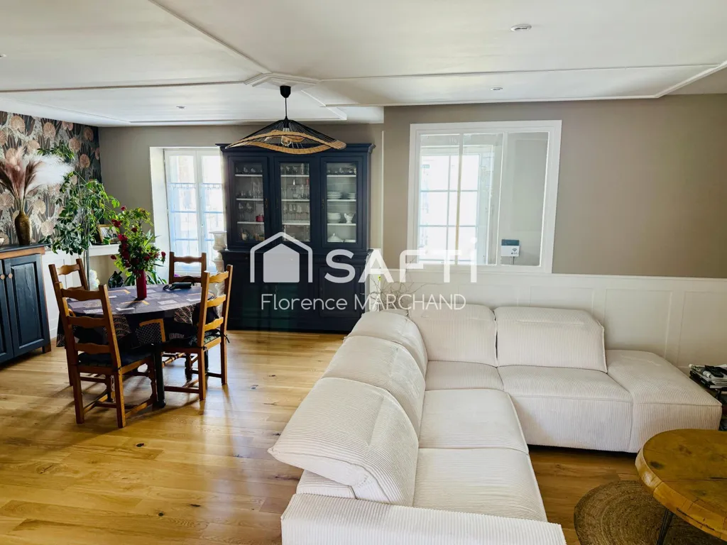 Elutuba - Renovated Townhouse with Terrace in Saint-Porchaire Centre