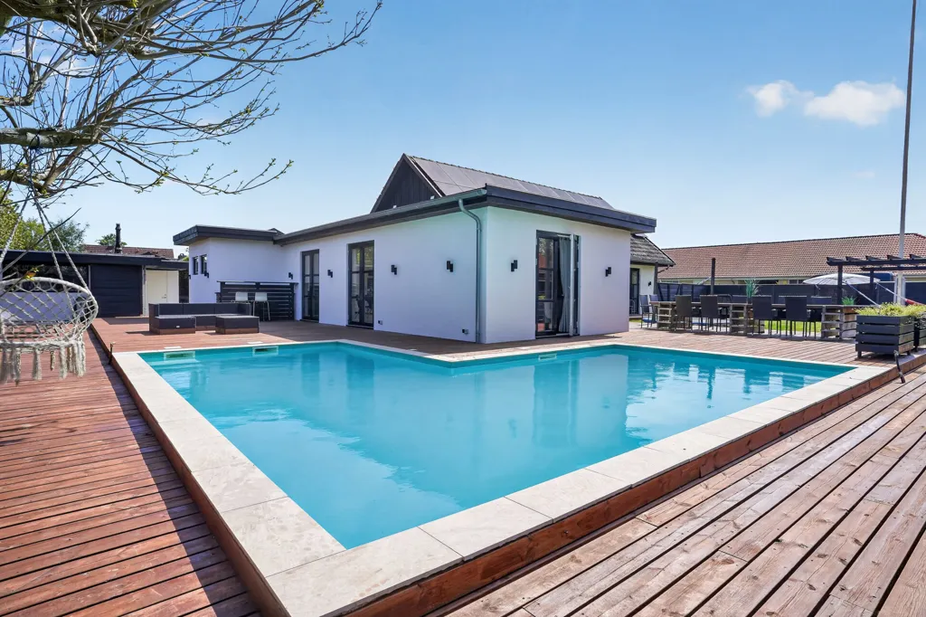 Piscine - Fenced Villa with Garden in Solrød Strand