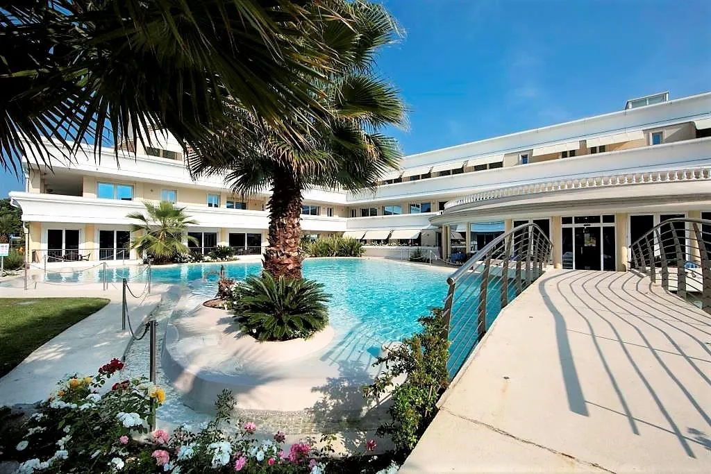 Triplex with Pool Terrace in Desenzano del Garda