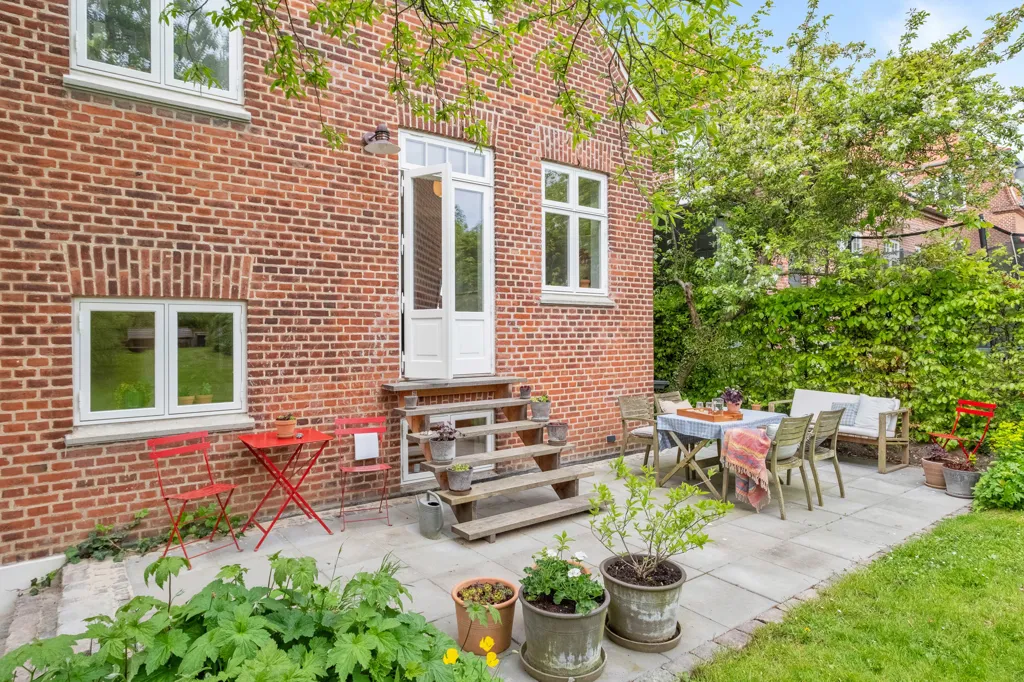 Jardin - Classically Styled Villa with Garden in Aarhus C