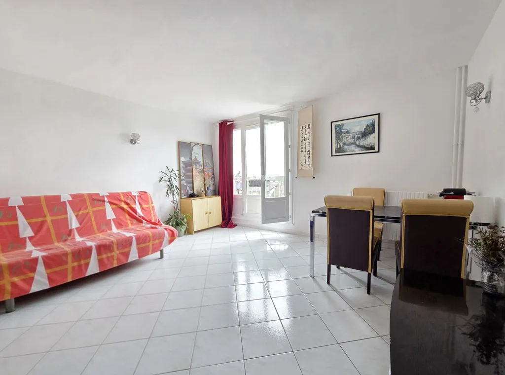 Elutuba - Brightly Lit Flat with Parking in Plessis-Trévise