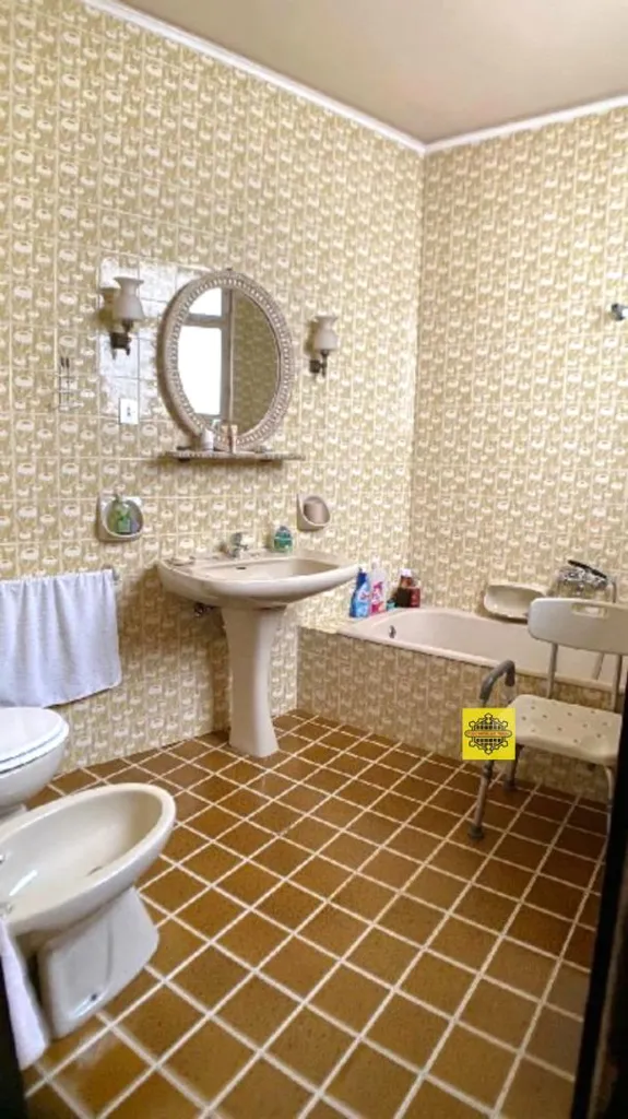 Vannitoad - 9-Room Apartment with Balcony in Avola