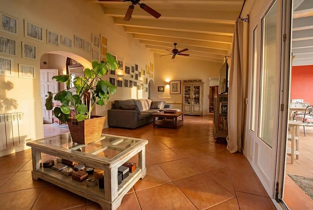 Living Room - Single-Storey Villa with Pool in Sa Planera