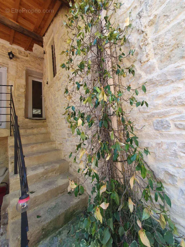 Pièces - Maison de Village en Pierre avec Cour à Calvisson