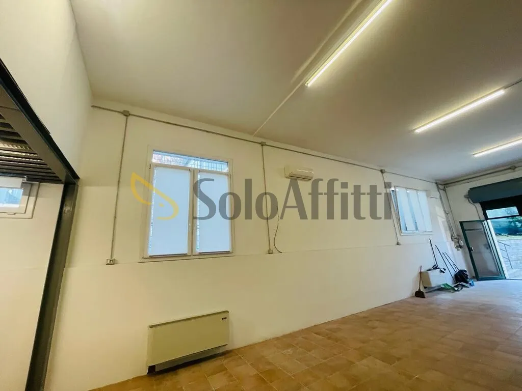1-toaline ärihoone asukohas Ferrara