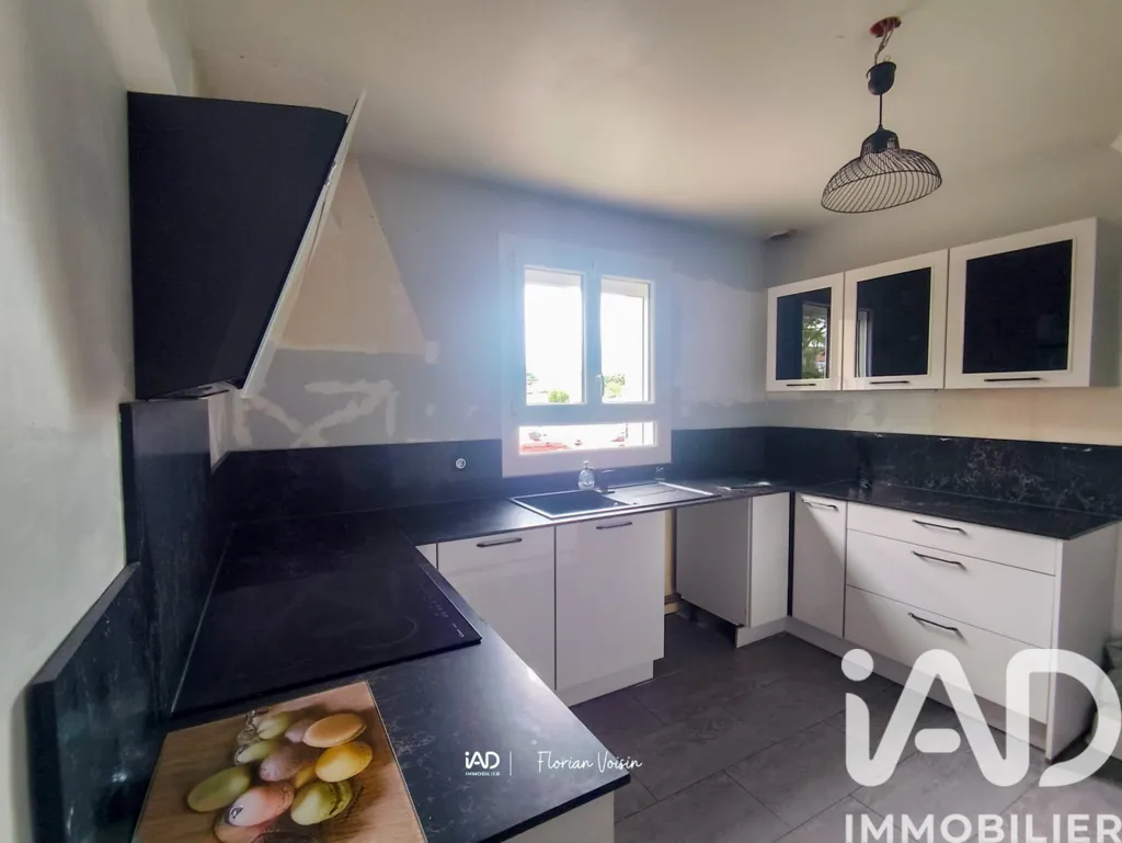 Cuisine - Maison Traditionnelle avec Garage à Freneuse