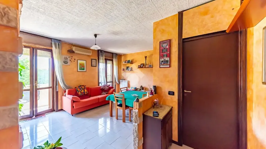 Elutuba - 3-Bedroom Apartment with Balcony in Lainate