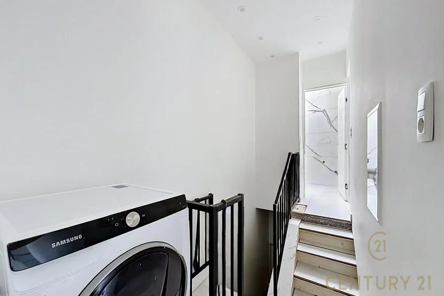 Buanderie - Appartement Rénové avec Balcon à Schaerbeek