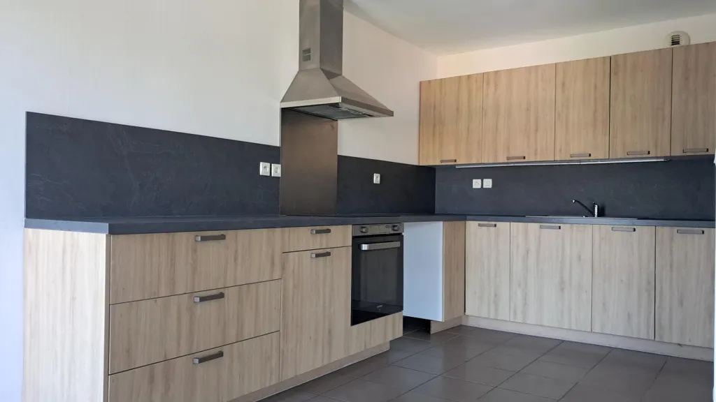 Köök - Flat with Balcony in Gresy-sur-Aix