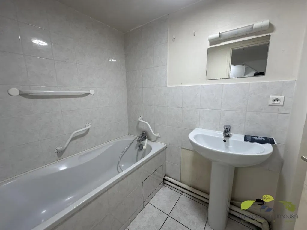 Salles de bain - Appartement en RDC avec Terrasse Sud à St Leonard de Noblat
