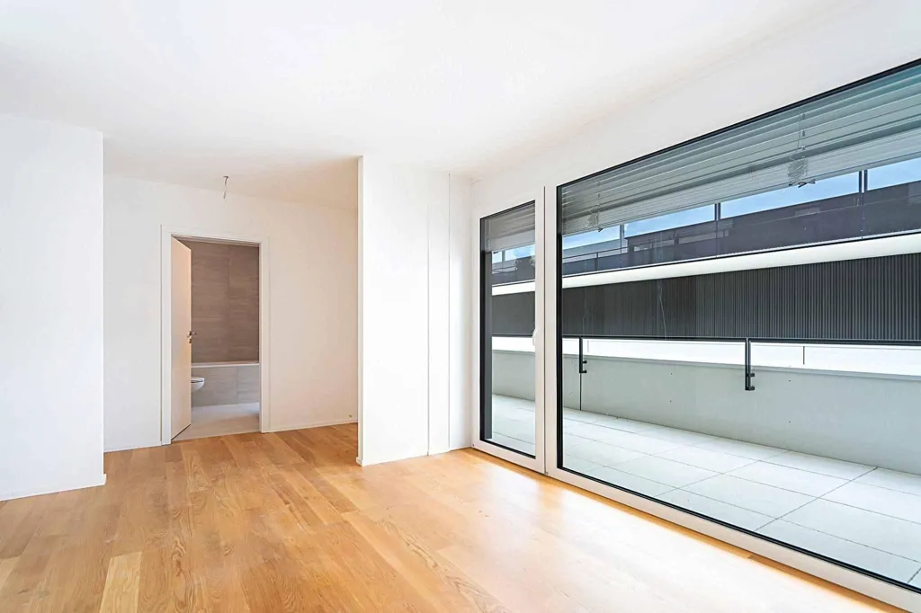 Pièces - 4.5-Piece Apartment with Lake View in District D2
