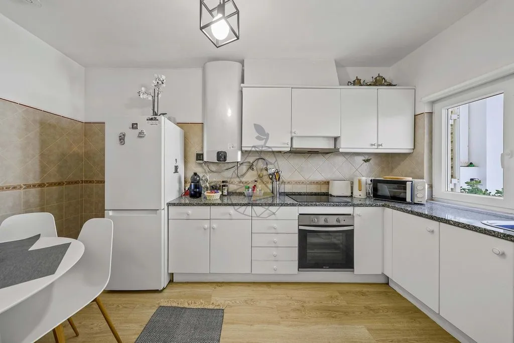 Kitchen - 2-Bedroom Villa with Private Garden in Albufeira