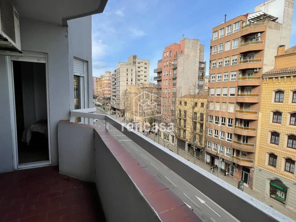 Rõdu - Spacious Flat with Balcony in Instituts
