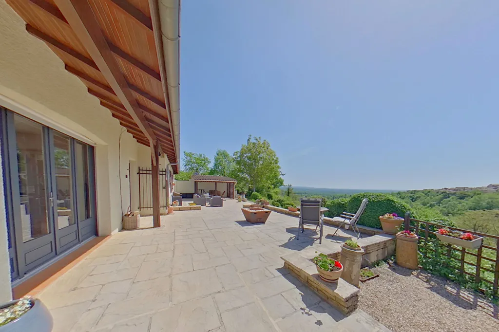 Terrass - Detached House with Exceptional View in Countryside