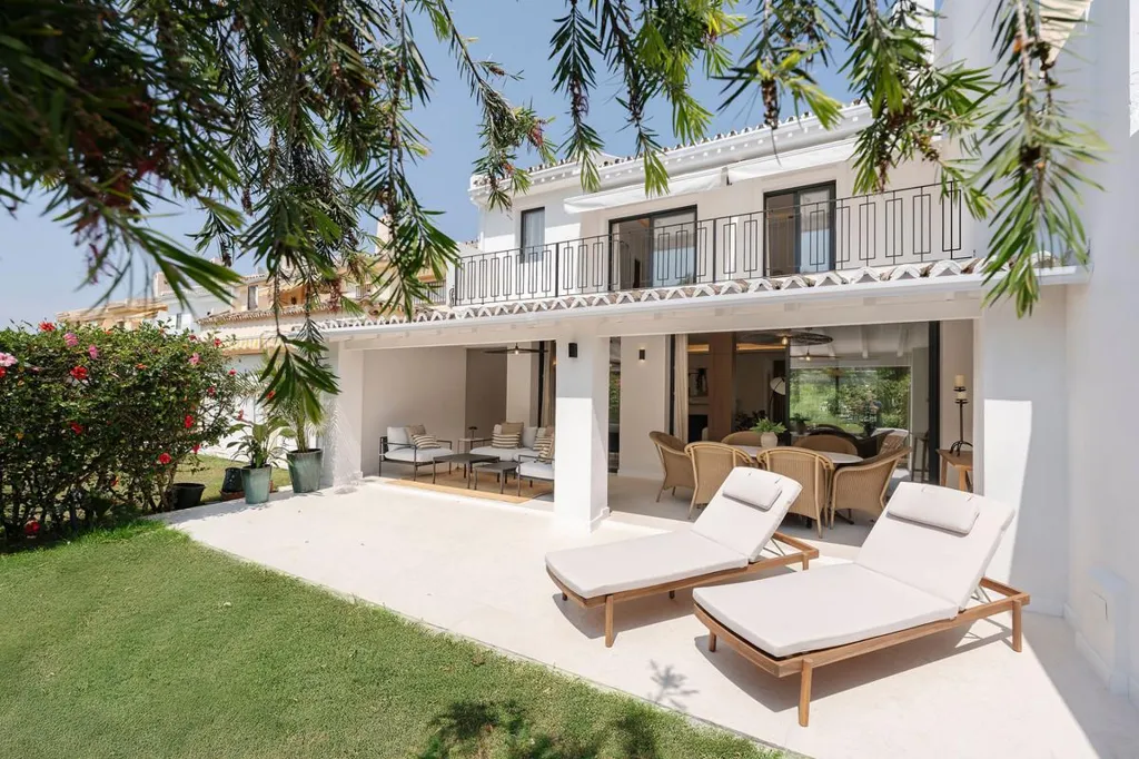 Terrass - Renovated Townhouse with Golf View in Marbella