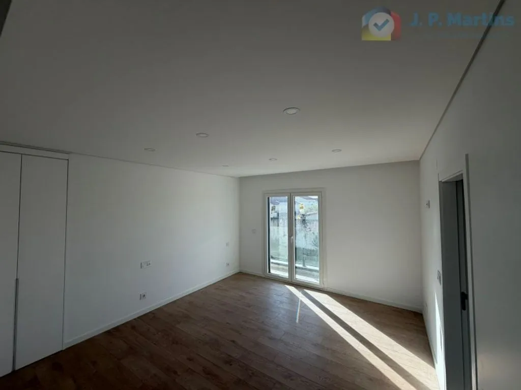 Pièces - Luxury Detached House with Pool in Seixal