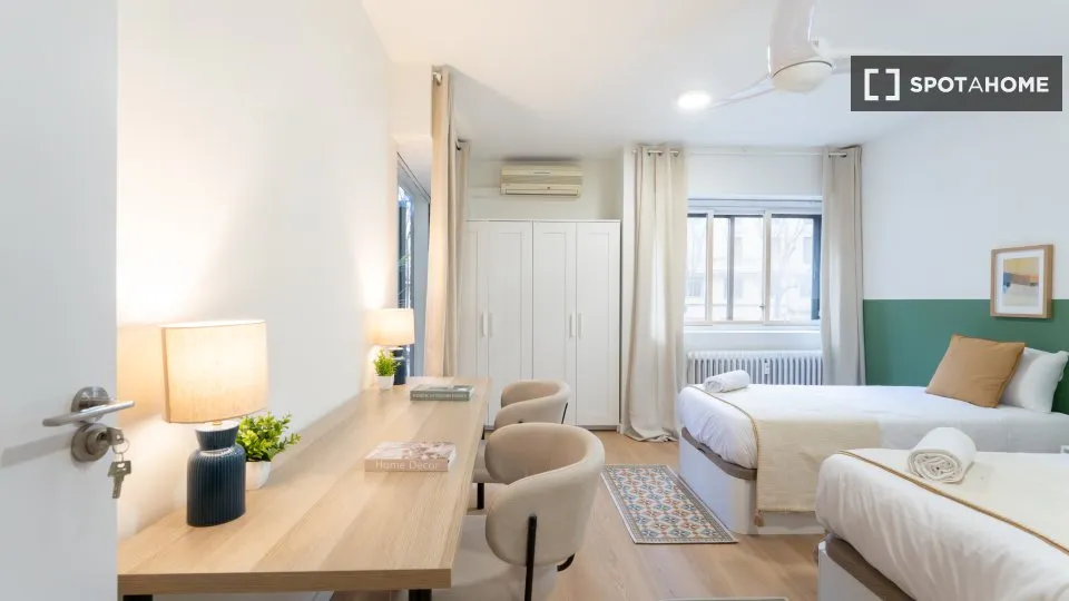 Camere da letto - Shared Apartment with Terrace in Pacífico, Madrid