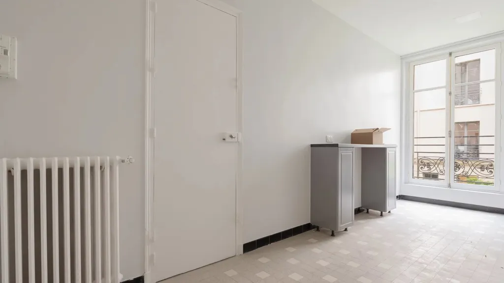 Entrée - Appartement de 5 Pièces avec Cour Arborée à Paris 75017