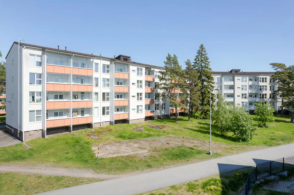 Exterior - Compact Triplex with Balcony in Roihuvuori, Helsinki