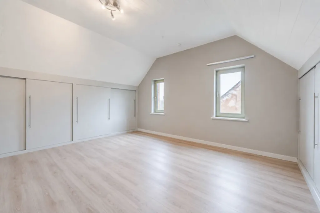 Magamistoad - Spacious House on Corner Plot near Dutch Border