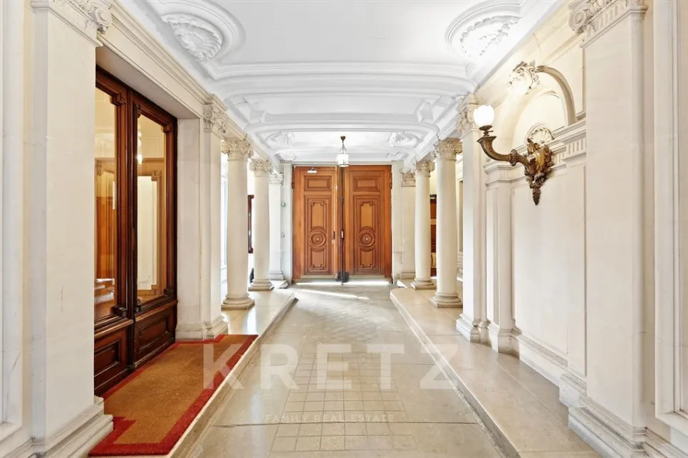 Entrée - Appartement Haussmannien Face à la Tour Eiffel à Paris
