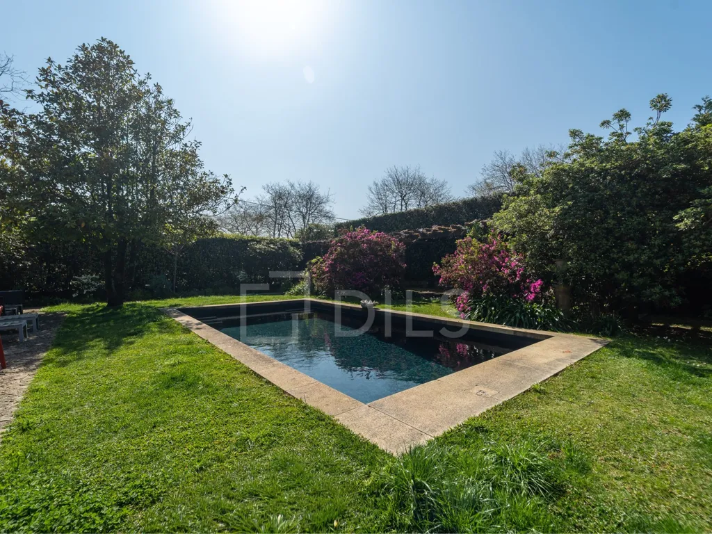 Bassein - Historic Palacete with Pool in Miramar