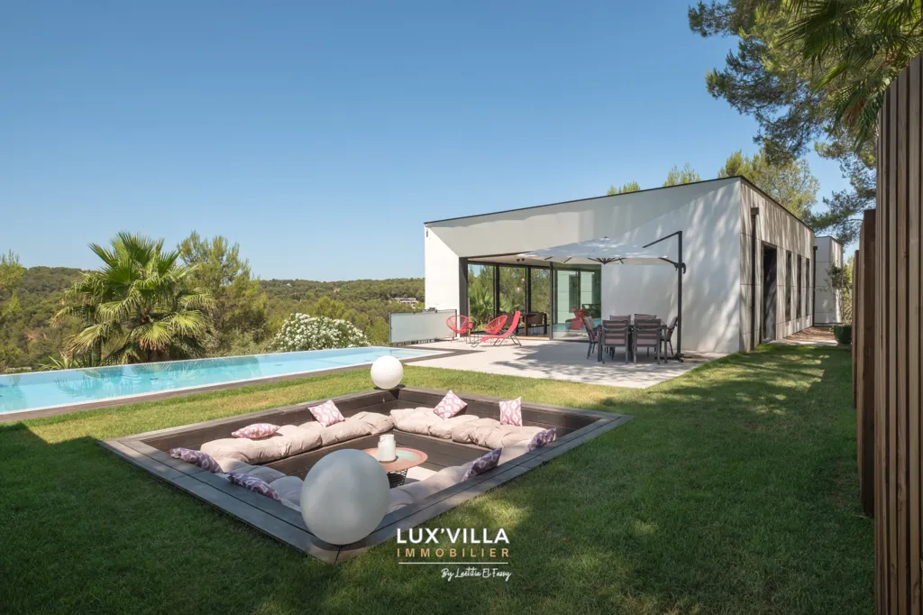 Piscine - Villa d'Architecte Connectée avec Vue Panoramique à Montferrier-sur-Lez