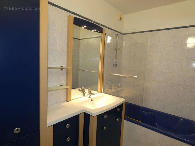 Vannitoad - Bright 4-Bed Flat with Balcony in City Centre