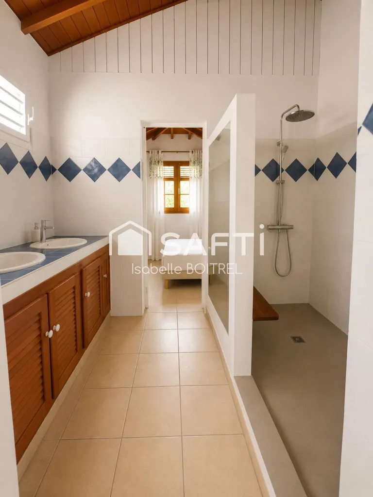 Salles de bain - Villa avec Vue Mer et Terrasse à Bouillante